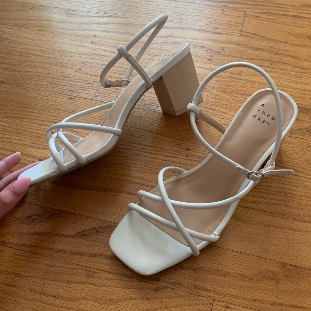STRAPPY BLOCK HEELED SANDALS size 8 A New Day
